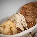 Alojamento de Acomodação e Pequeno-almoço Hotiday Gianmarti 4*