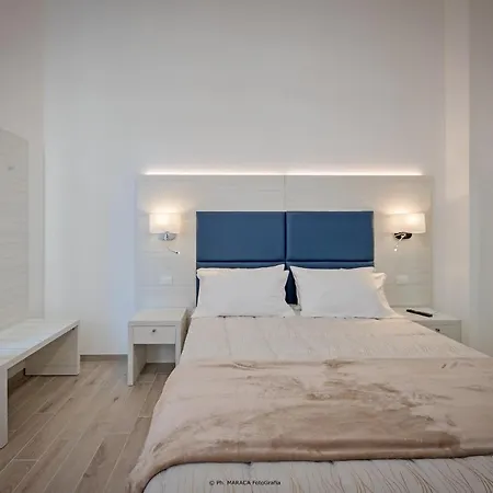 Bed and Breakfast Hotiday Gianmarti Λέτσε