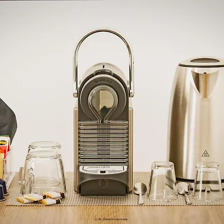 Alojamento de Acomodação e Pequeno-almoço Hotiday Gianmarti 4*