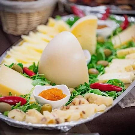 Alojamento de Acomodação e Pequeno-almoço Hotiday Gianmarti 4*