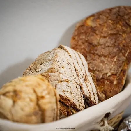 Alojamento de Acomodação e Pequeno-almoço Hotiday Gianmarti 4*