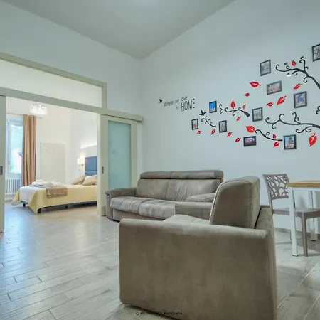 Hotiday Gianmarti Bed and Breakfast Λέτσε