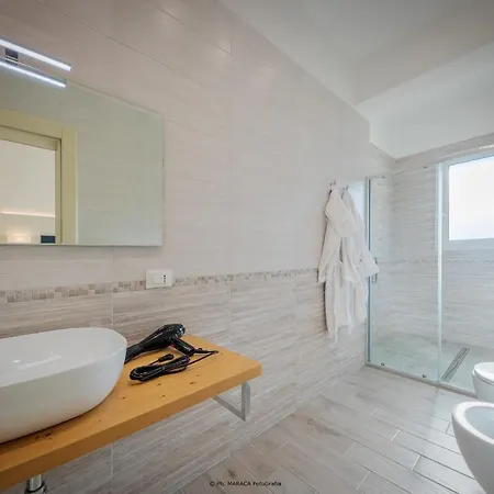 Hotiday Gianmarti Bed and Breakfast Λέτσε