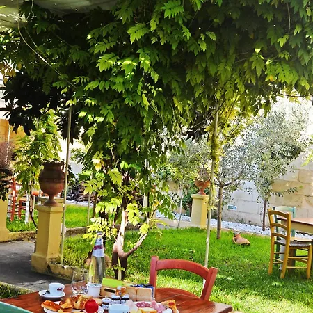 Bed and Breakfast Hotiday Gianmarti Λέτσε
