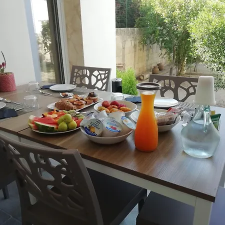 Hotiday Gianmarti Bed and Breakfast Λέτσε