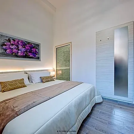 Bed and Breakfast Hotiday Gianmarti Λέτσε