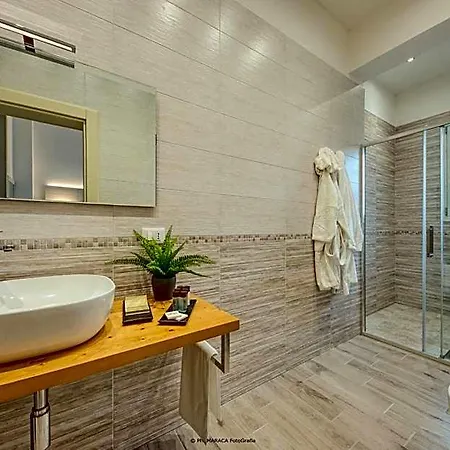 Hotiday Gianmarti Bed and Breakfast Λέτσε